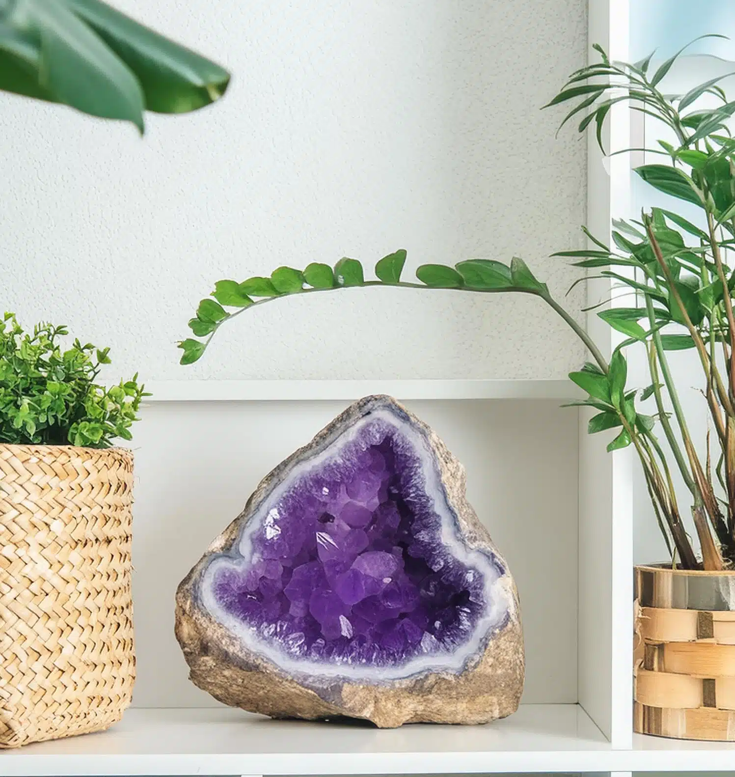 Kraftstein Amethyst im Raum