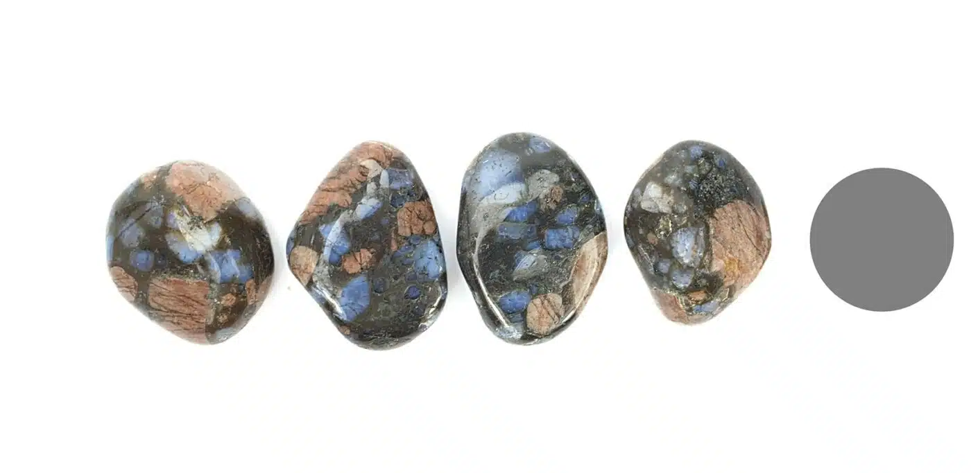 Anwendung und Wirkung von blauem Rhyolith - auch โQue Seraโ-Stein oder Llanit Kraftstein Blauer Rhyolit - Trommelstein Glรผcksstein Handstein Handschmeichler