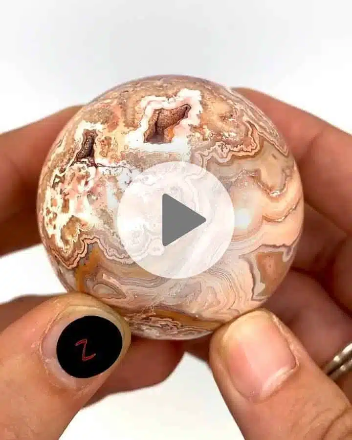 Buntgebaenderter-Achat-Kugel-2