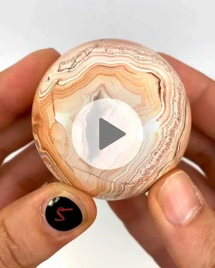 Buntgebaenderter-Achat-Kugel-5