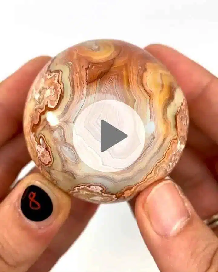 Buntgebaenderter-Achat-Kugel-7