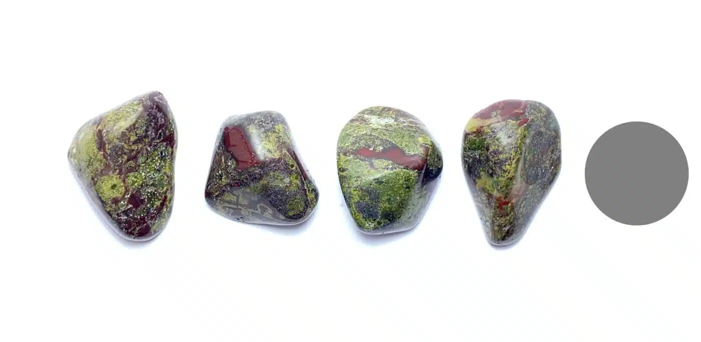 Kraftstein Drachenblut-Jaspis - Trommelstein Glücksstein Handstein Handschmeichler