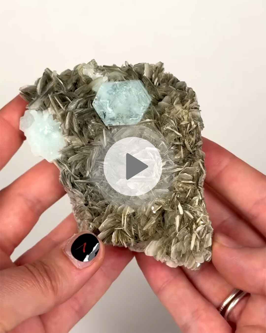 Einzelstueck-Aquamarin-in-Muskovit-1