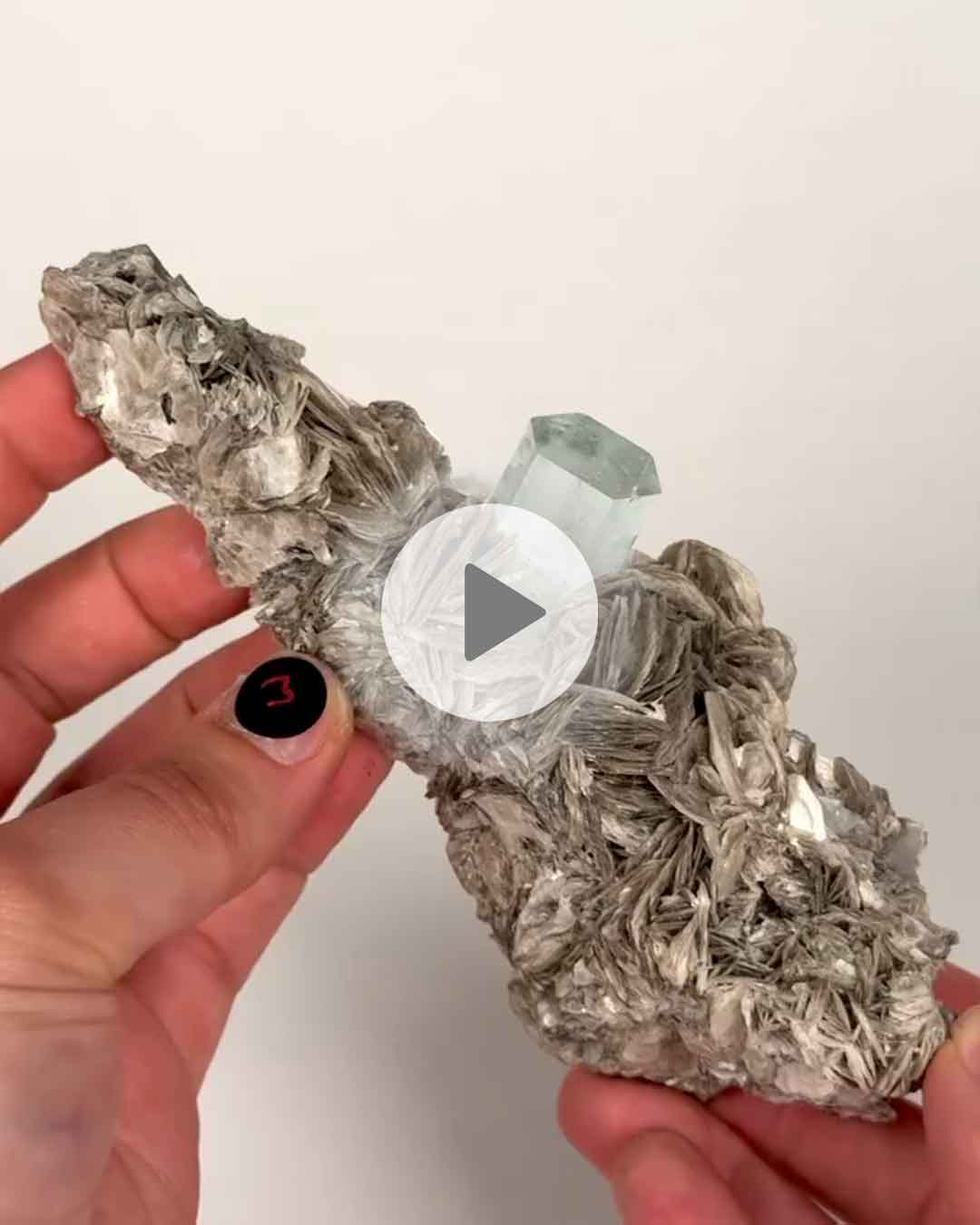 Einzelstueck-Aquamarin-in-Muskovit-3