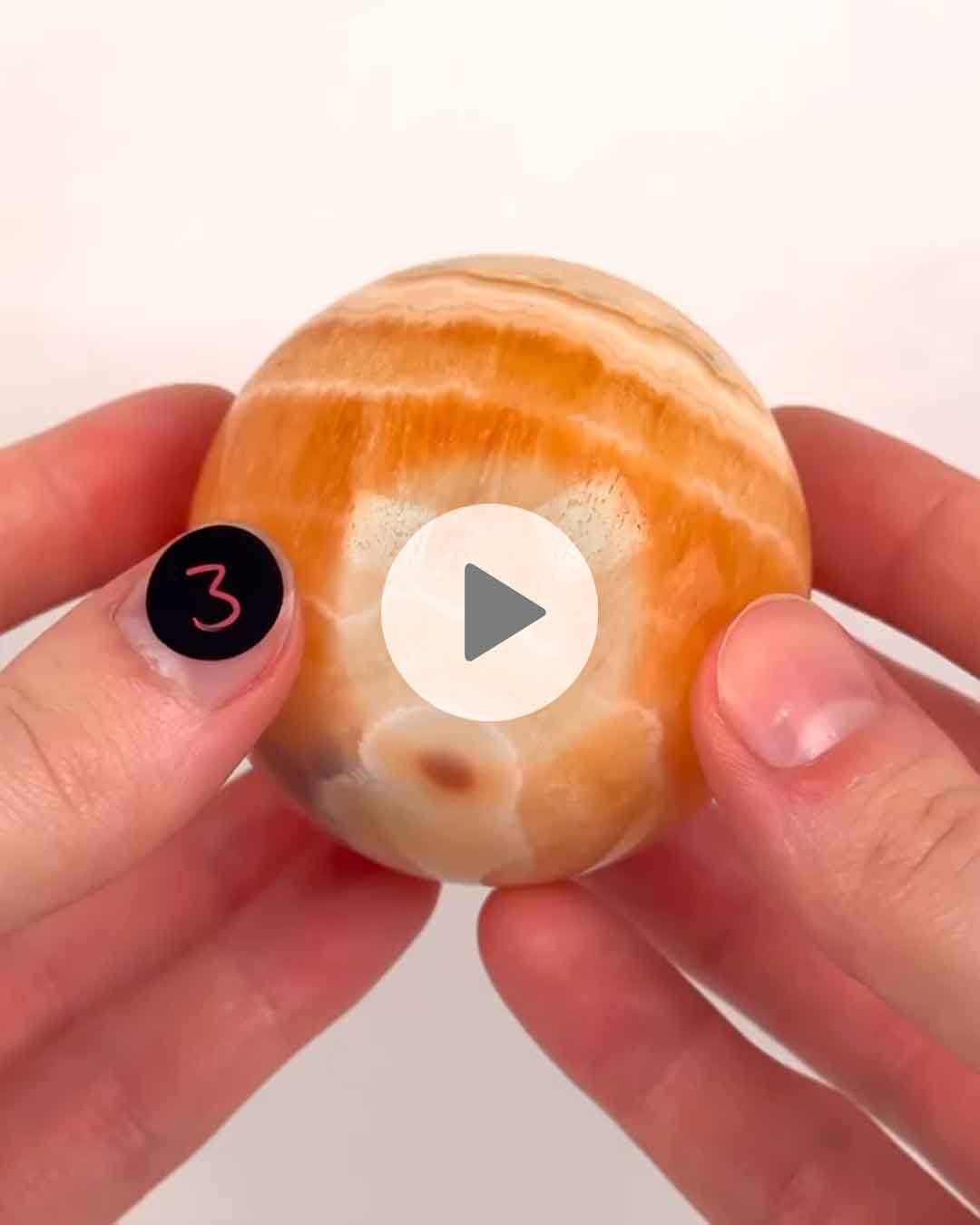 Einzelstueck-Gebaenderter-Orangencalcit-Kugel-3