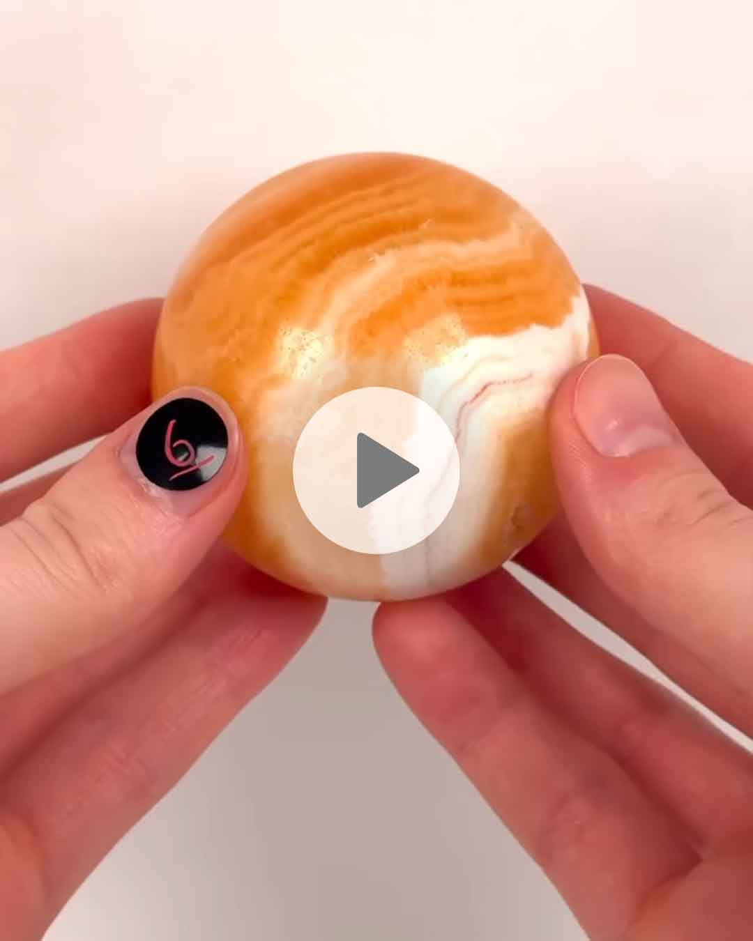 Einzelstueck-Gebaenderter-Orangencalcit-Kugel-6