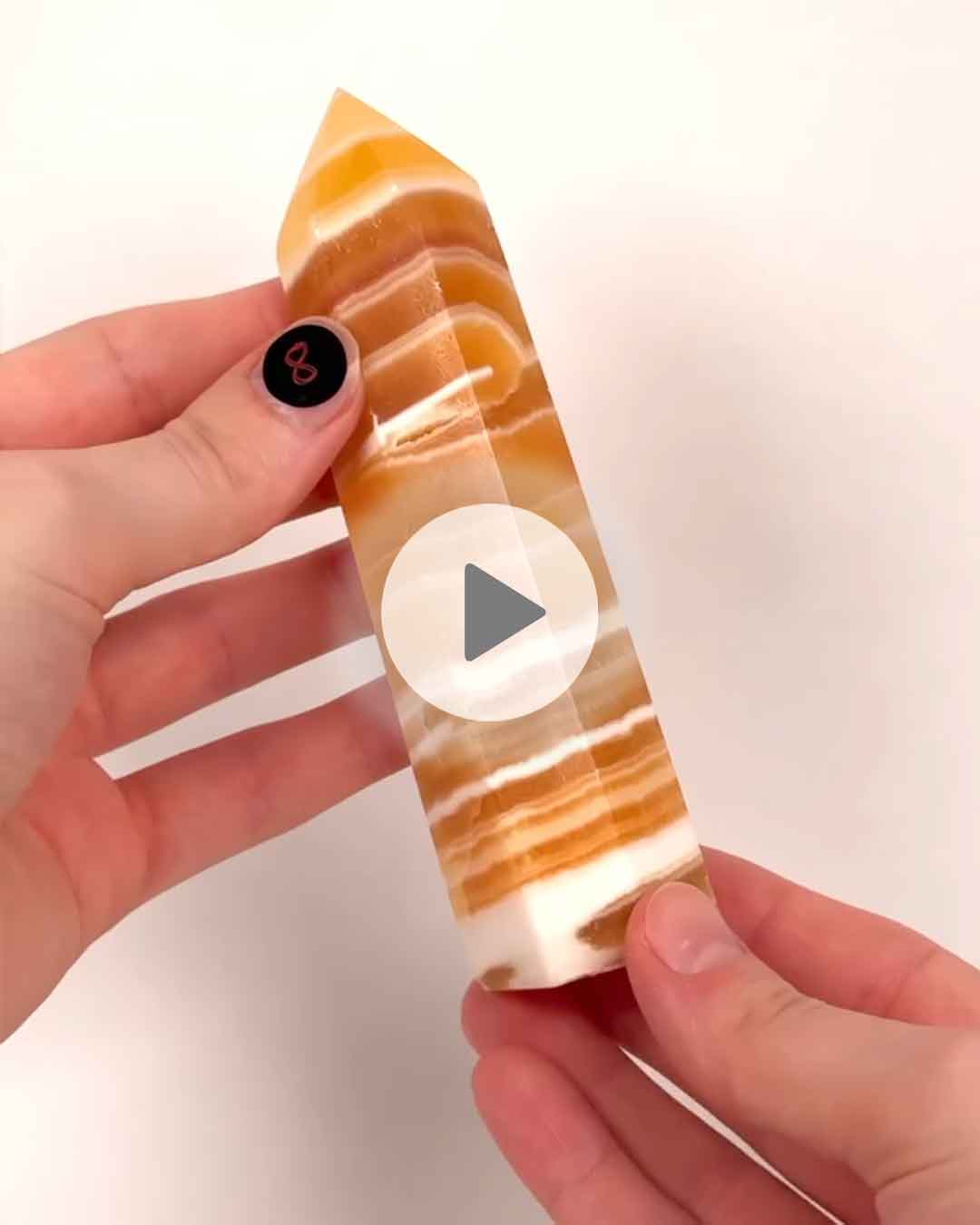 Einzelstueck-Gebaenderter-Orangencalcit-Turm-8