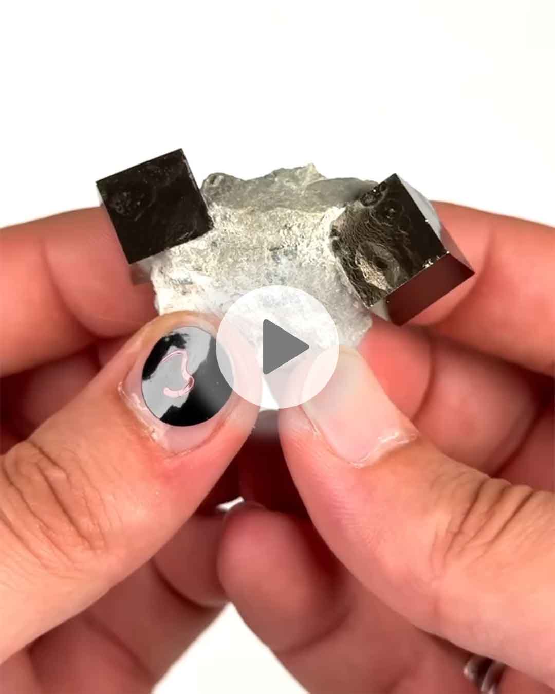 Einzelstueck-Navajun-Pyrit-in-Matrix-3