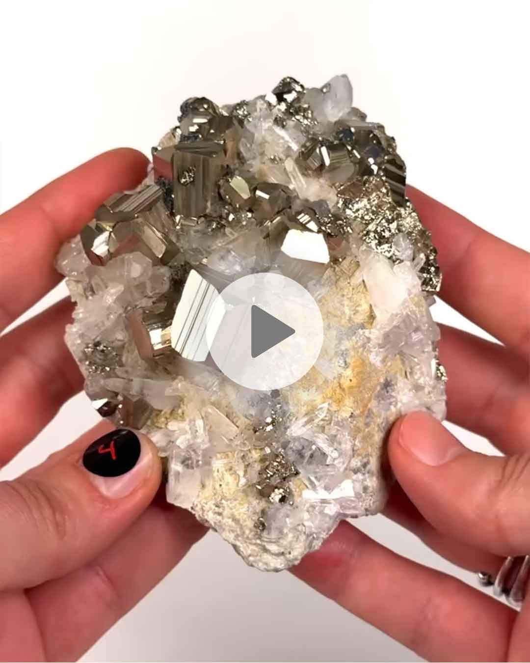 Einzelstueck-Pyrit-auf-Bergkristall-4