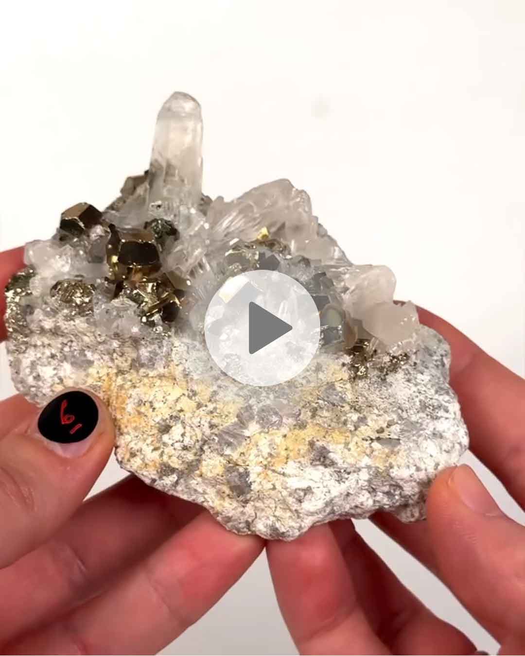 Einzelstueck-Pyrit-auf-Bergkristall-6