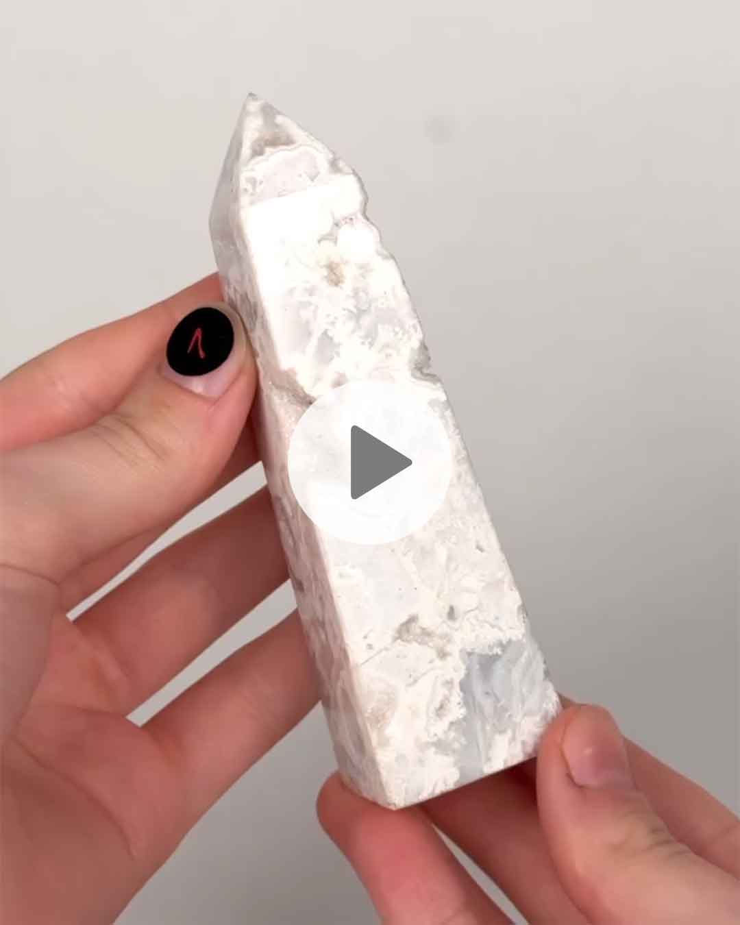 Einzelstueck-weisser-Crazy-Lace-Achat-Turm-1