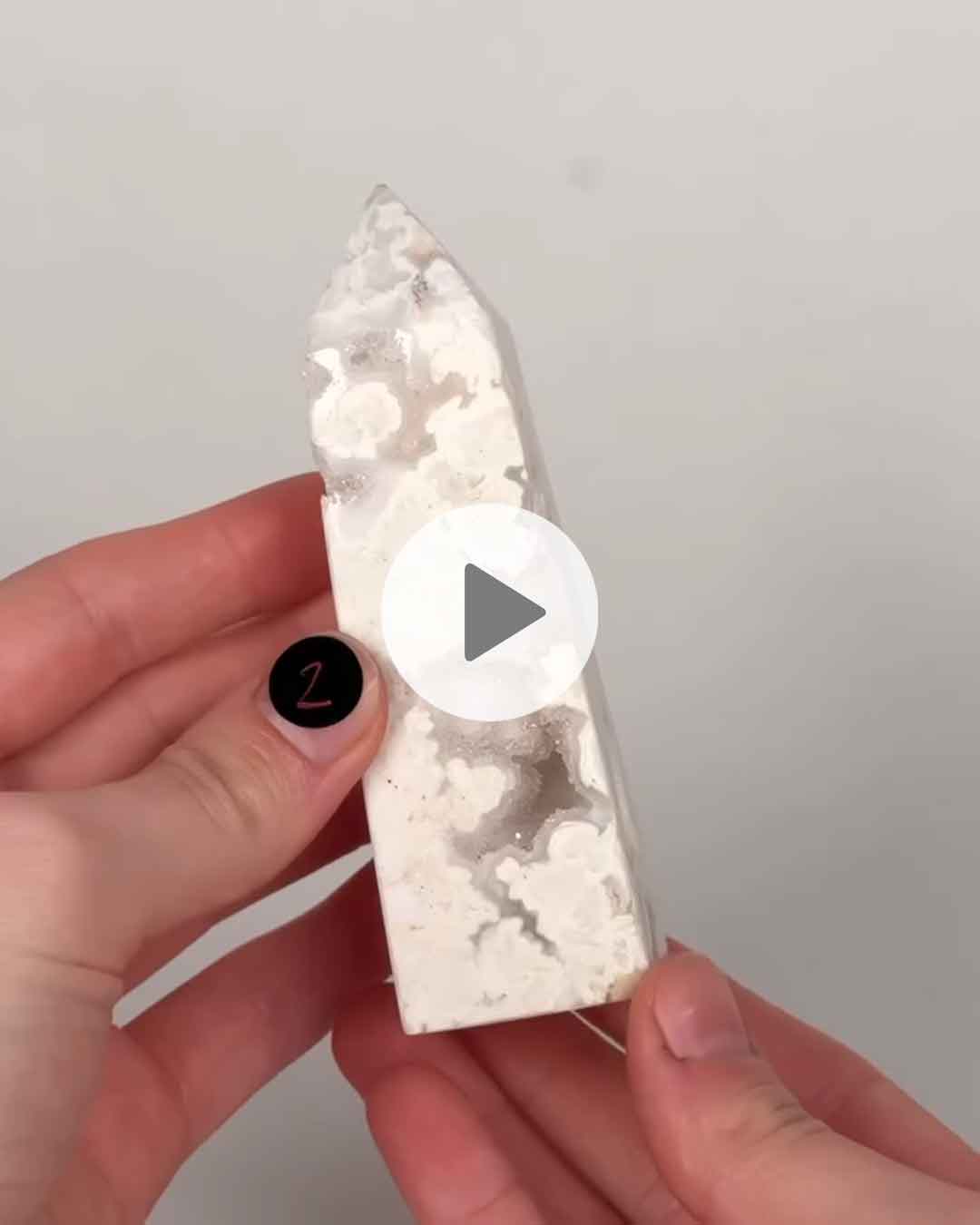 Einzelstueck-weisser-Crazy-Lace-Achat-Turm-2