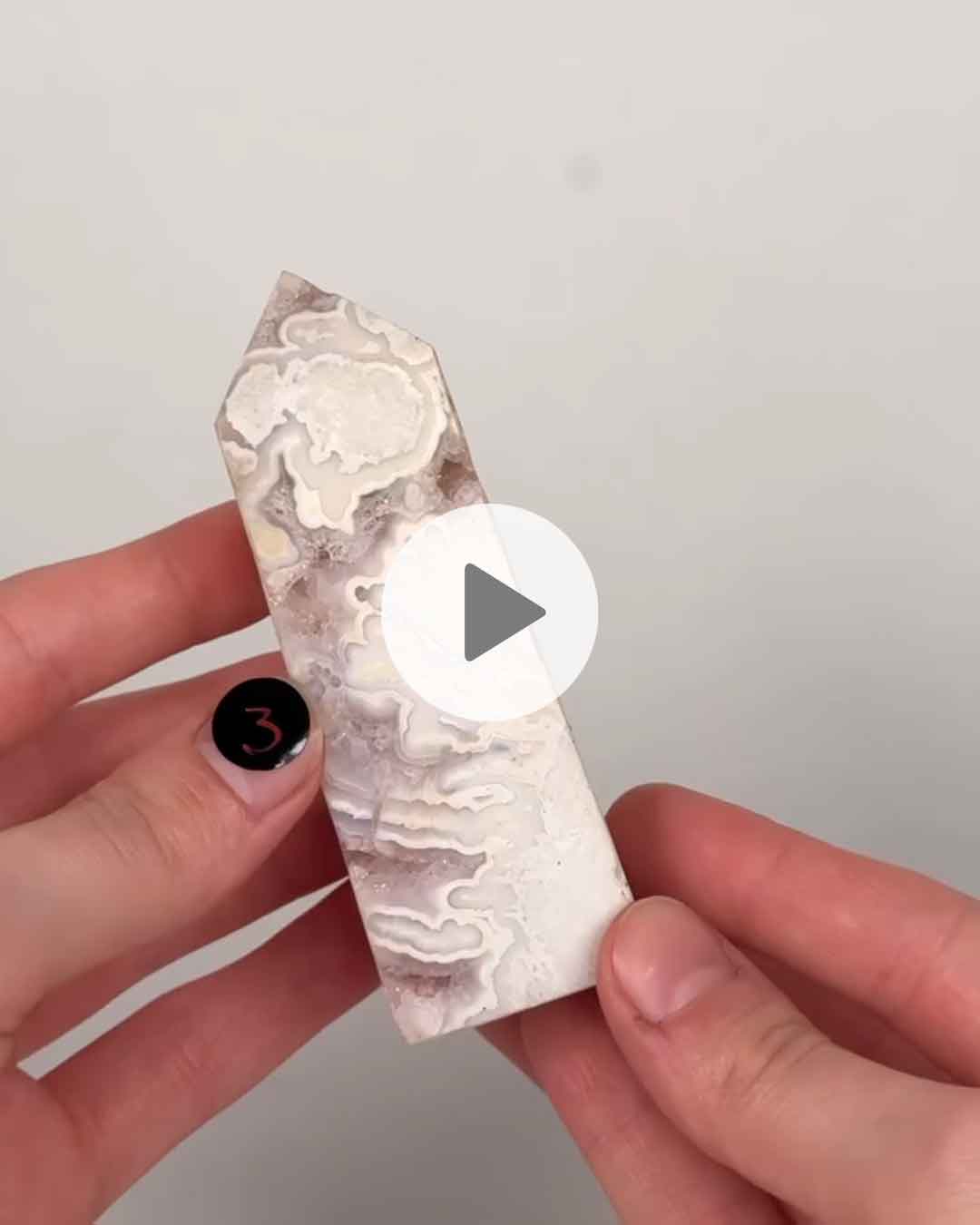 Einzelstueck-weisser-Crazy-Lace-Achat-Turm-3