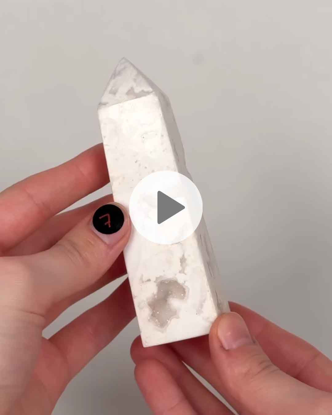 Einzelstueck-weisser-Crazy-Lace-Achat-Turm-7