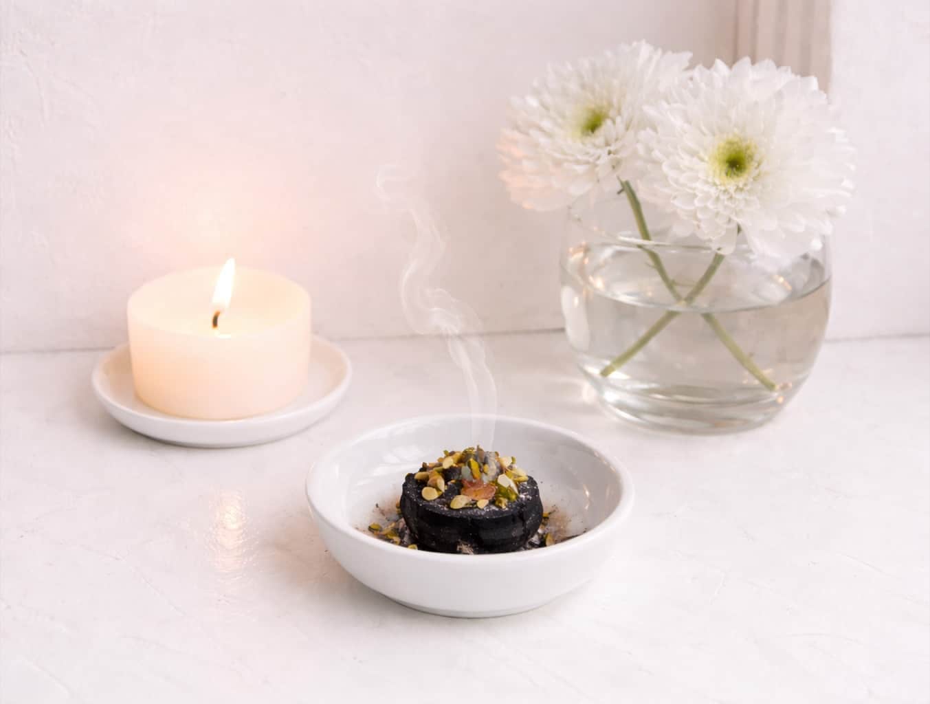 Die Farbe Weiss in der Magie - Hausaltar Die Farbe Weiss in der Magie - Hausaltar