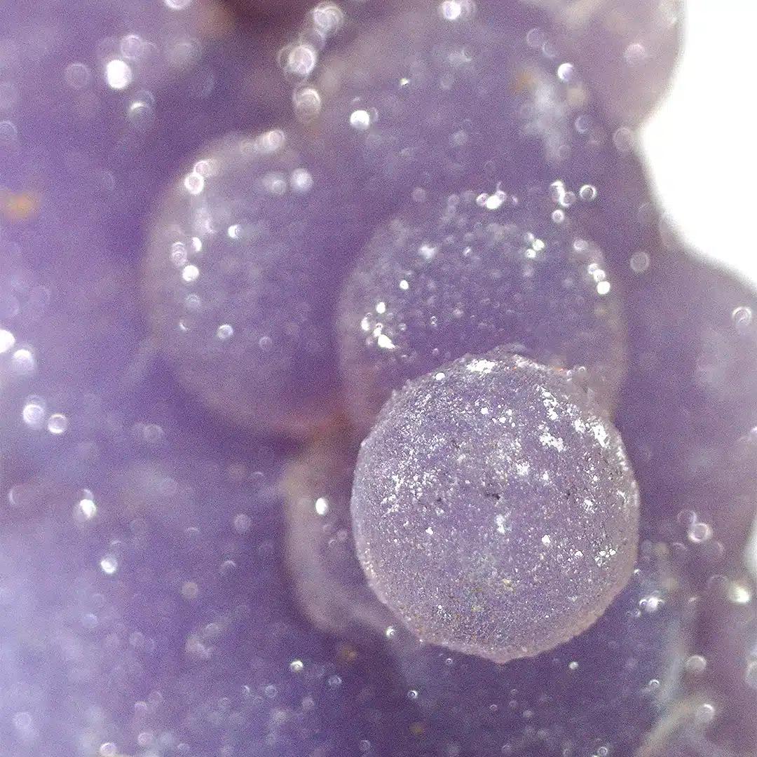 Trauben-Chalcedon unter dem Mikroskop