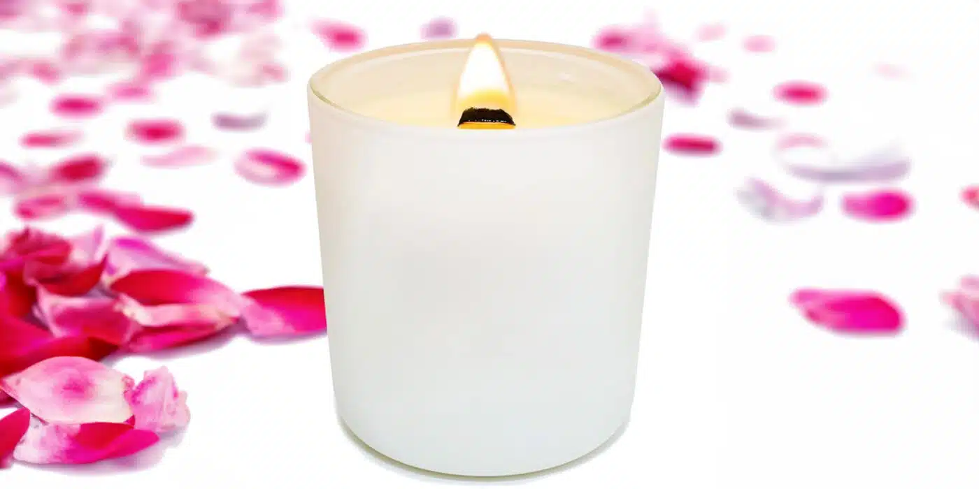 ge einer Holzdocht-Kerze