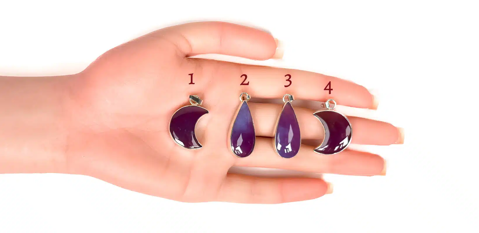 Kraftstein-Anhaenger-Lavendel-Chalcedion-Hand