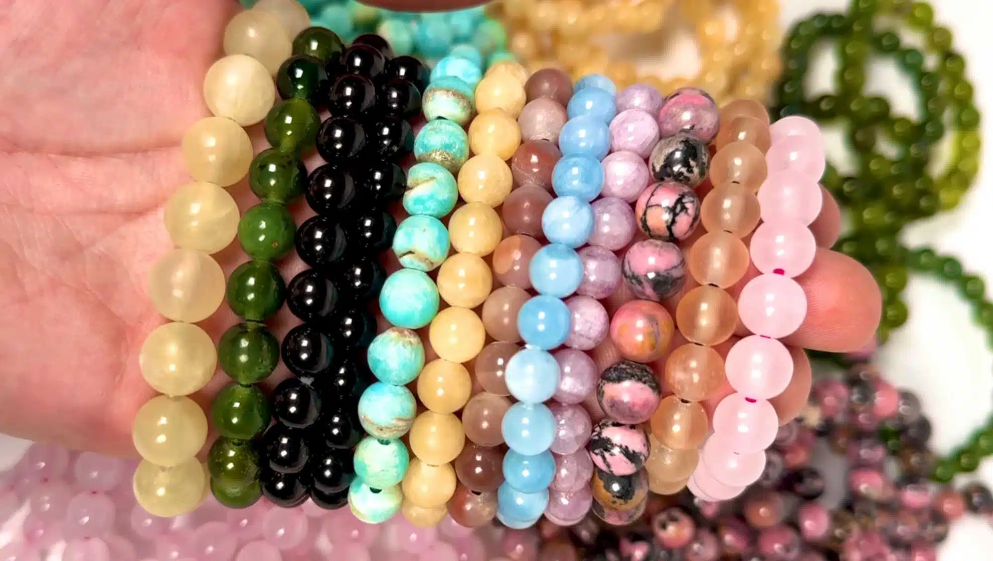 Ab jetzt bestellbar: 25 neue Sorten Kraftstein-Armbänder