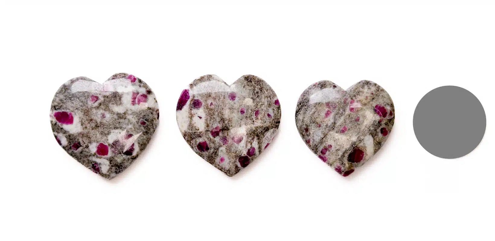 Kraftstein-Herz Rubin in Rhyolith