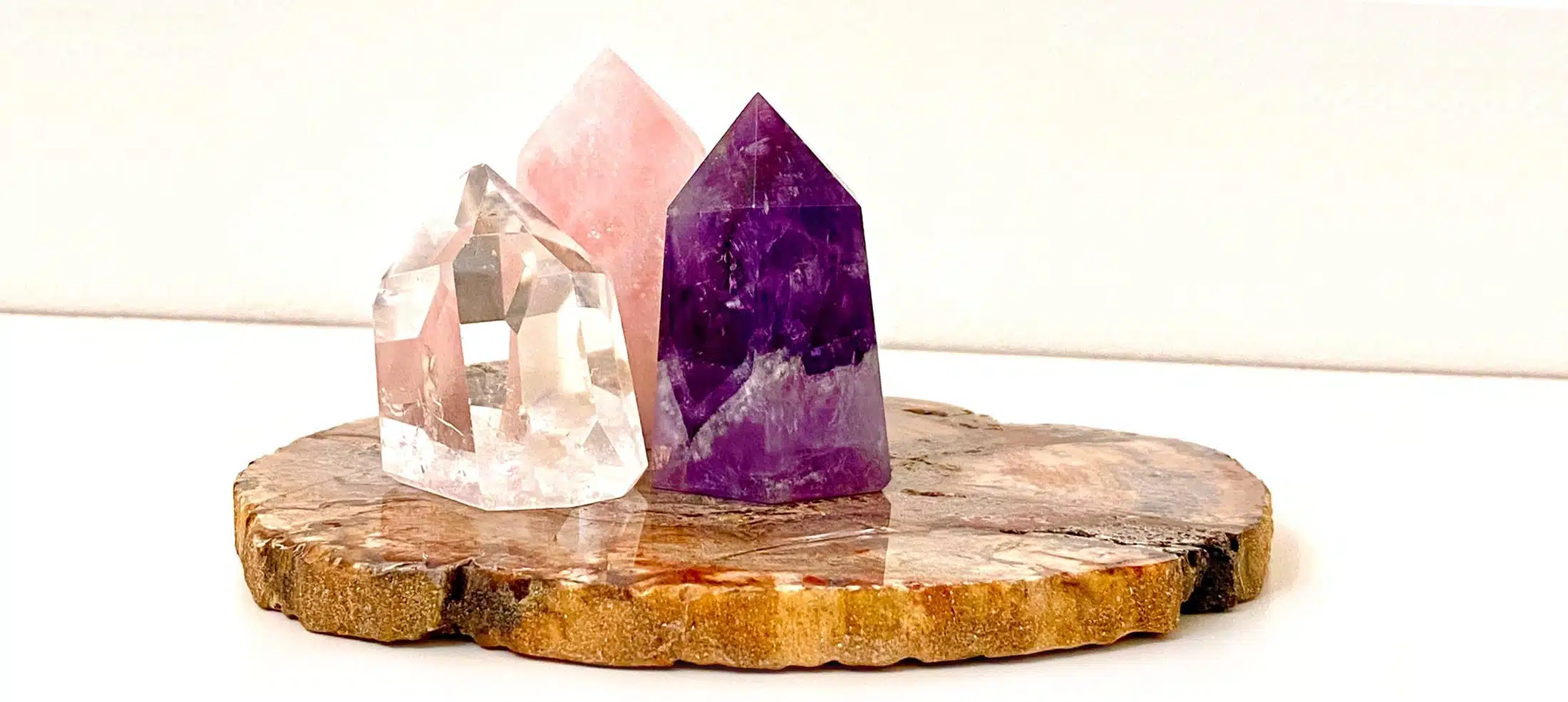 Über die Arbeit mit Kraftsteinen Der Kristall-Altar – positive Raumenergie für unterschiedliche Anforderungen