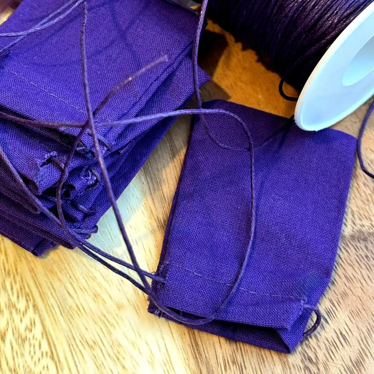 Abgrenzungs-Mojo - Herstellung - Bänder