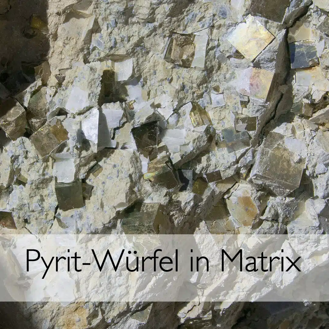 Pyritwürfel in Matrix
