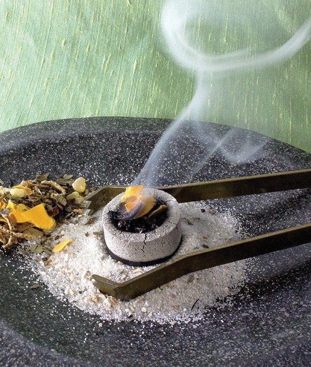 Rituelles Räuchern mit Kohle Rituelles Räuchern mit Kohle